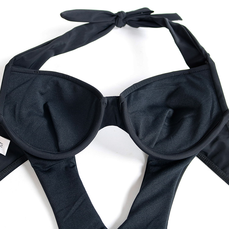 セクシーな背中見せ大胆カットの水着ワンピース モノキニ