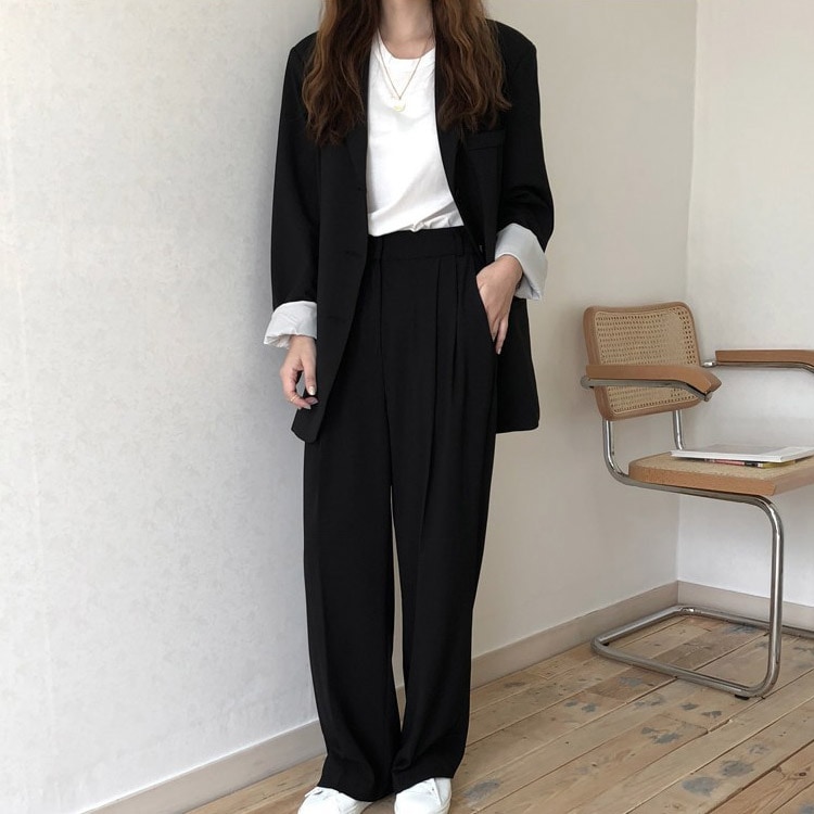 クール系ゆったりオーバーサイズパンツスーツ