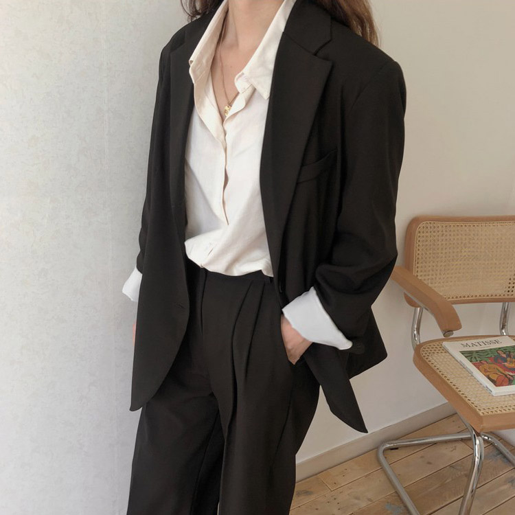 クール系ゆったりオーバーサイズパンツスーツ