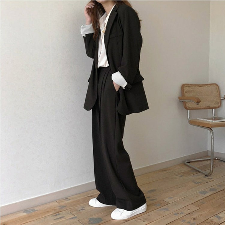 クール系ゆったりオーバーサイズパンツスーツ