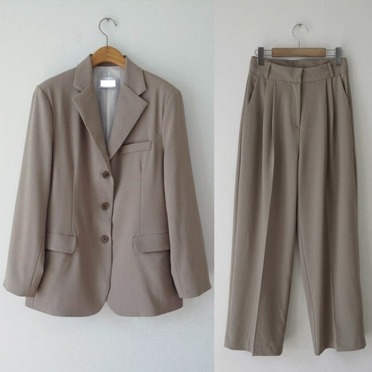 クール系ゆったりオーバーサイズパンツスーツ