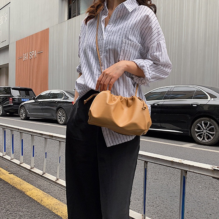 ふわふわギャザー ポーチ ショルダーバッグ