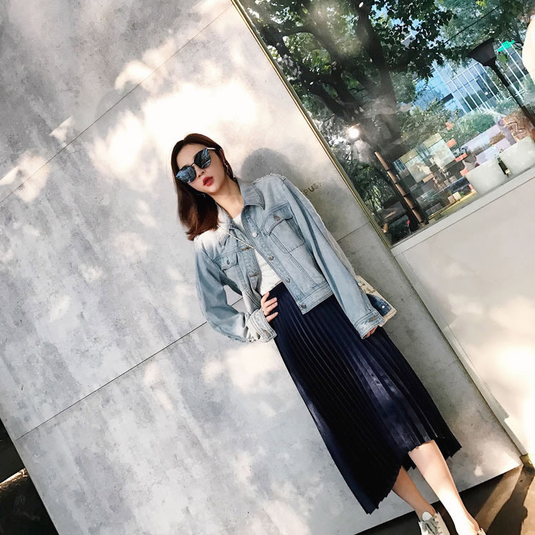 フィッシュテールが個性的なプリーツスカート