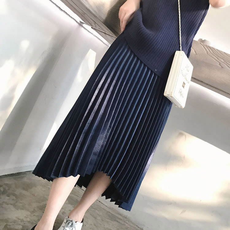 フィッシュテールが個性的なプリーツスカート