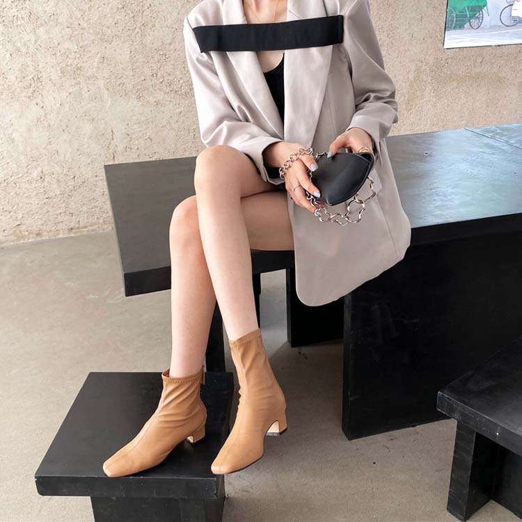 スクエアトゥ フィット ローヒール ショートブーツ