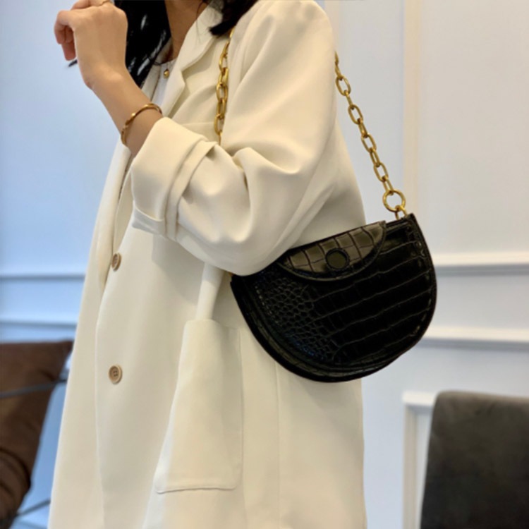 クロコダイル柄 半月型 チェーンバッグ