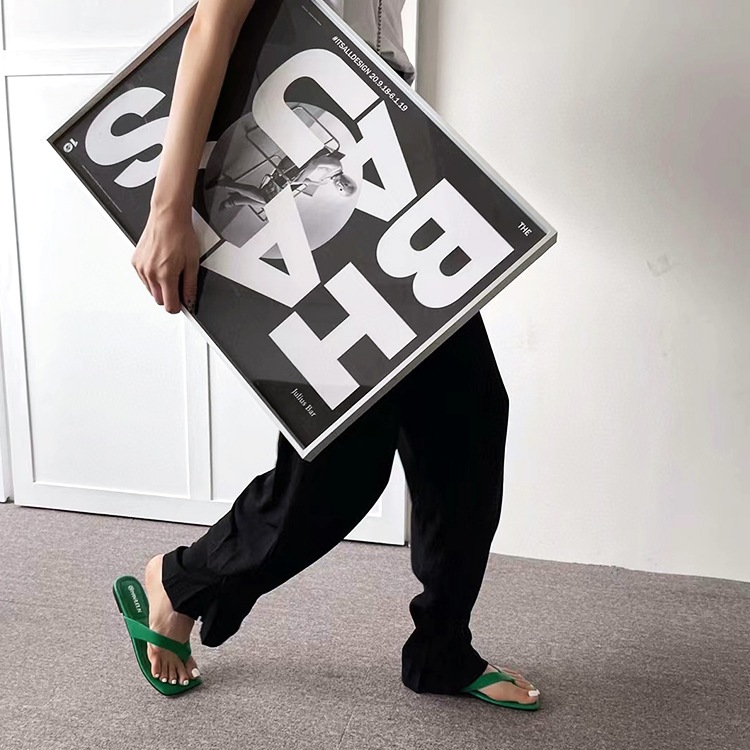 スクエアトゥ フラット トングサンダル