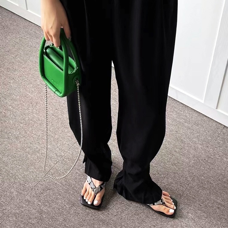 スクエアトゥ フラット トングサンダル