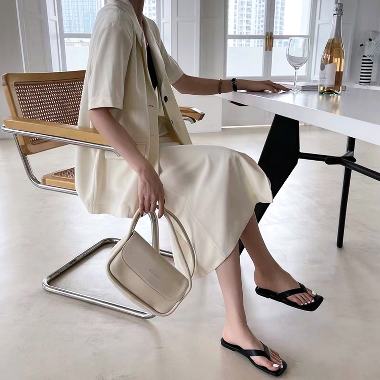 スクエアトゥ フラット トングサンダル