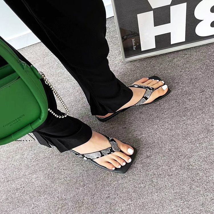 スクエアトゥ フラット トングサンダル