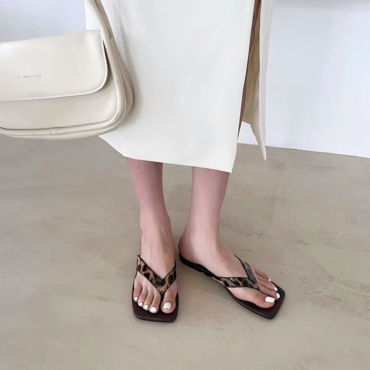 スクエアトゥ フラット トングサンダル