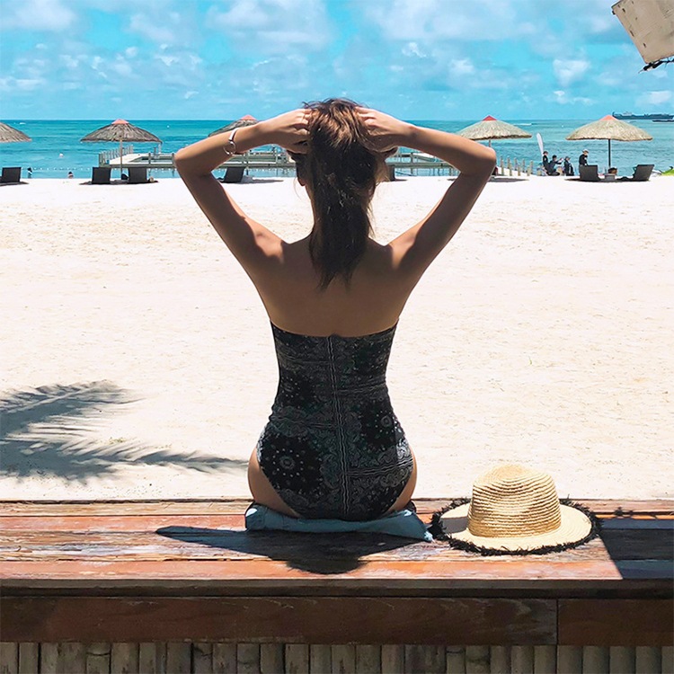 肩ひも付き 大胆カット ペイズリー柄 水着