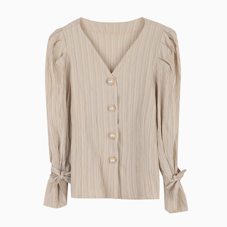 パールボタン Vネックブラウス