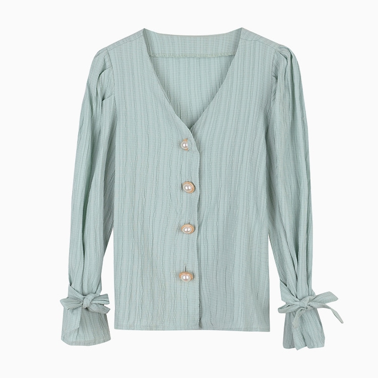 パールボタン Vネックブラウス