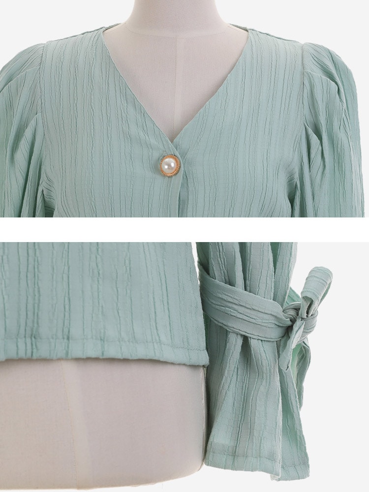 パールボタン Vネックブラウス