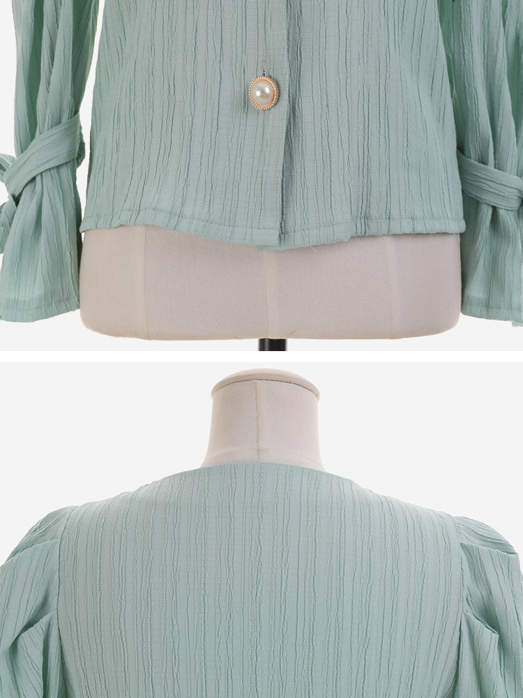 パールボタン Vネックブラウス