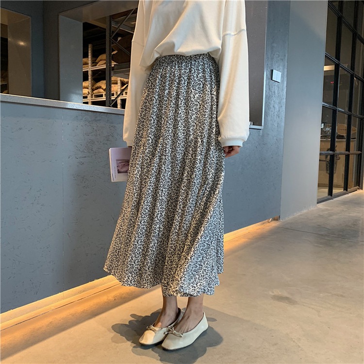 セミロング丈 花柄 フレアスカート