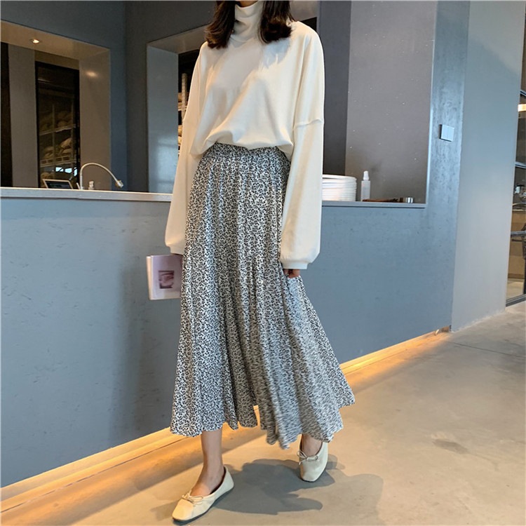 セミロング丈 花柄 フレアスカート