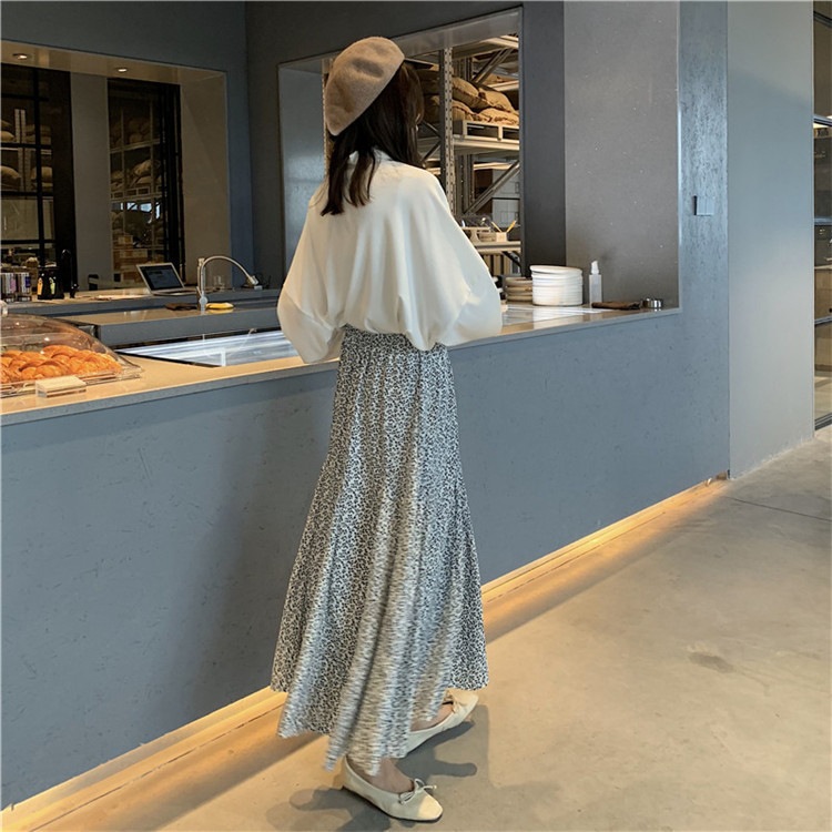 セミロング丈 花柄 フレアスカート