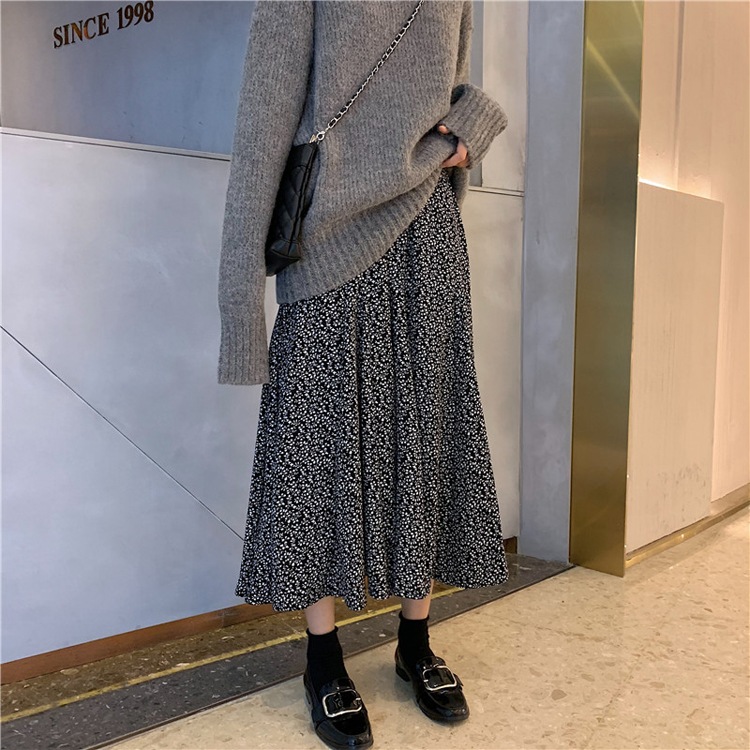 セミロング丈 花柄 フレアスカート