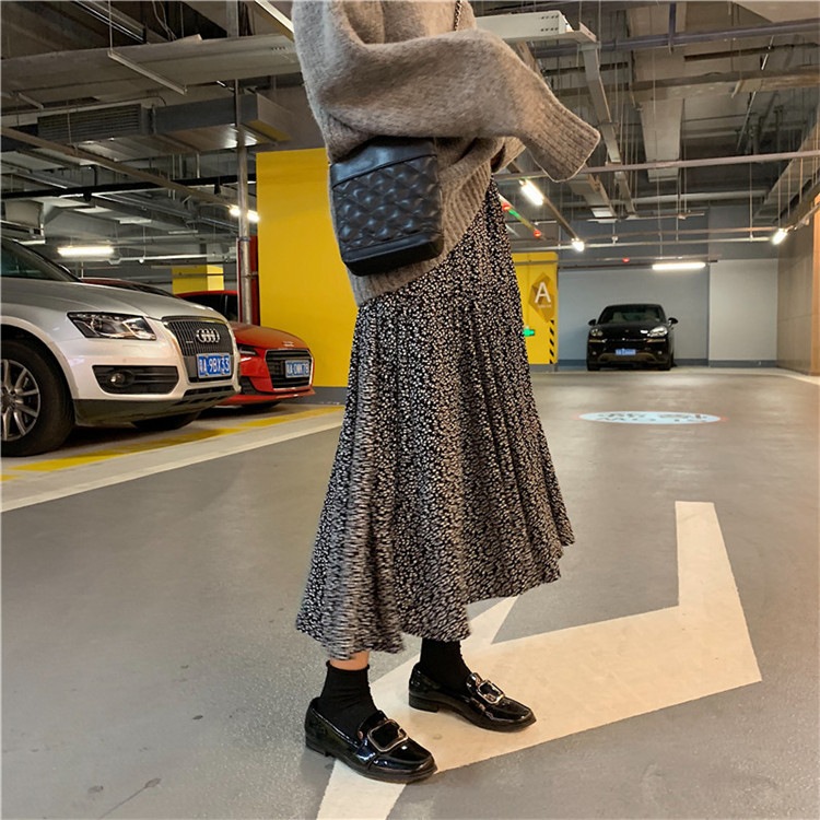 セミロング丈 花柄 フレアスカート