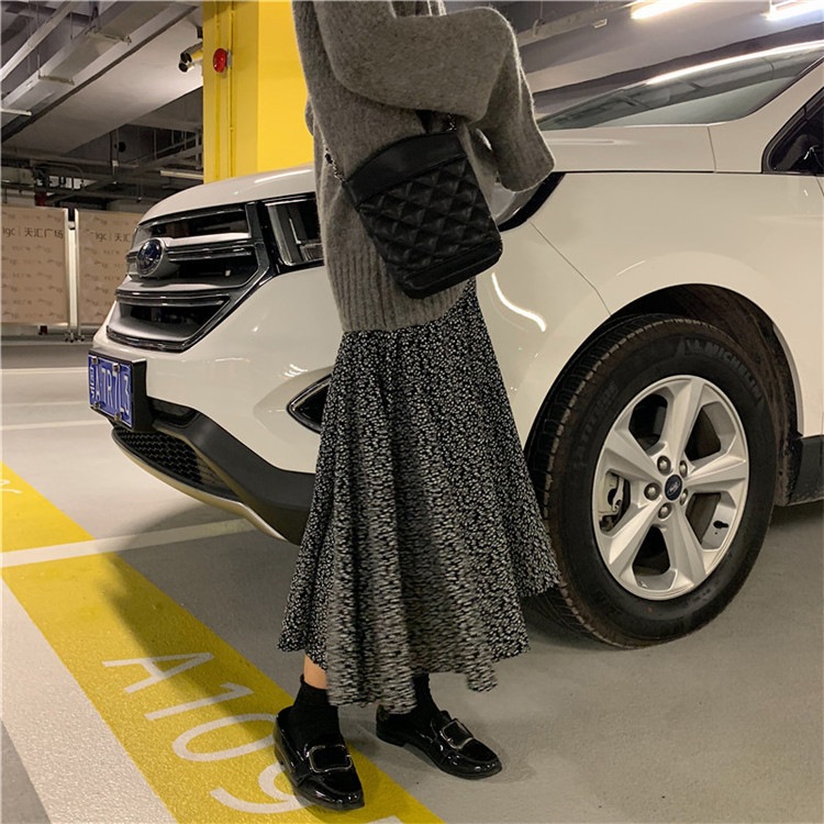 セミロング丈 花柄 フレアスカート