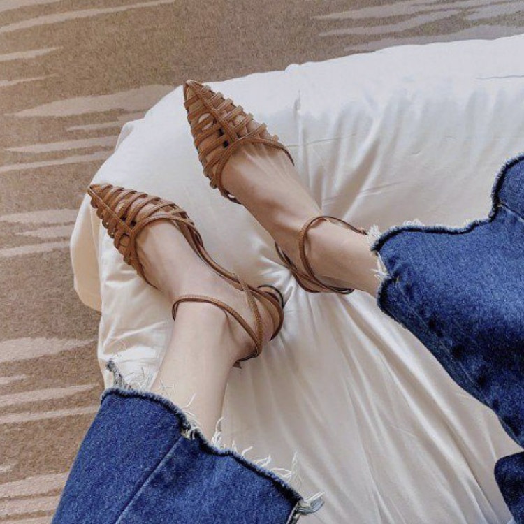 ポインテッドトゥ ローヒール シースルー ストラップサンダル