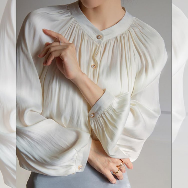 つや感 スタンドカラー サテン ブラウス