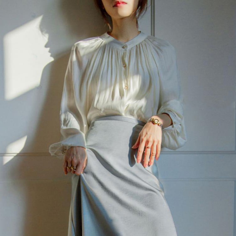 つや感 スタンドカラー サテン ブラウス