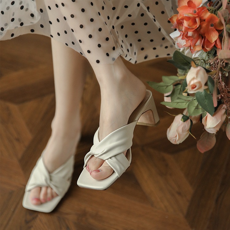 パウダーカラー クロスベルト スクエアトゥ ミュール