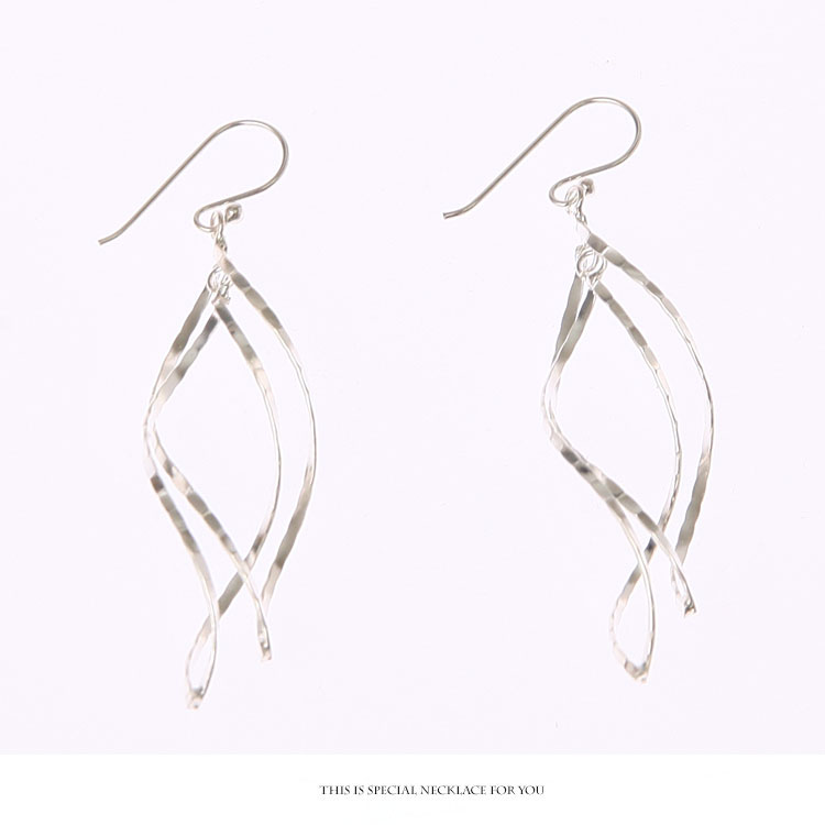 メール便送料無料 韓国デザイン 揺れるピアス シルバー