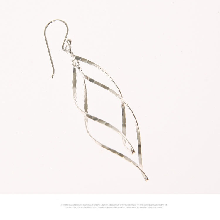メール便送料無料 韓国デザイン 揺れるピアス シルバー