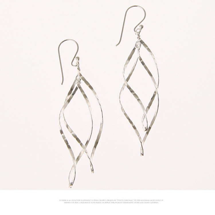 メール便送料無料 韓国デザイン 揺れるピアス シルバー