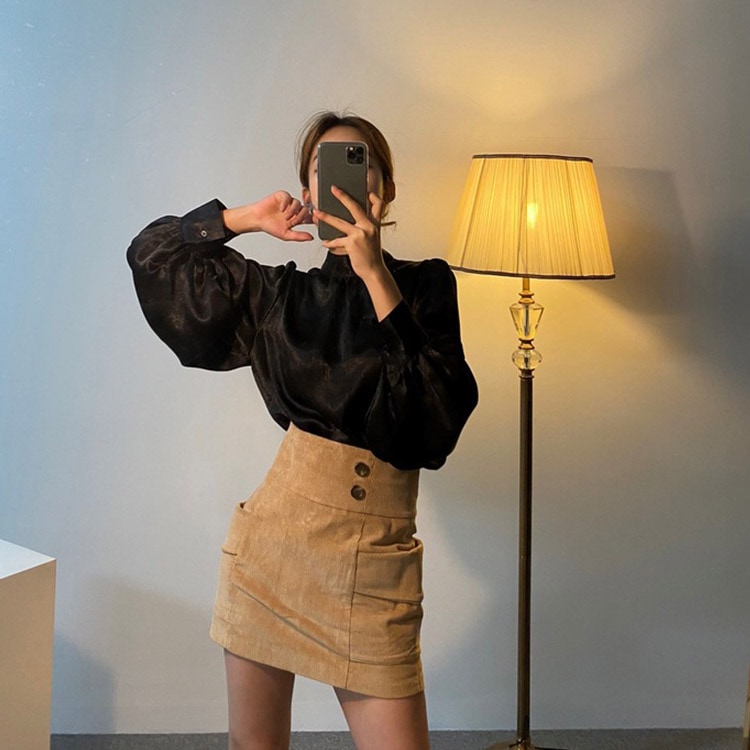 ボリューム袖 ハイネック サテンブラウス