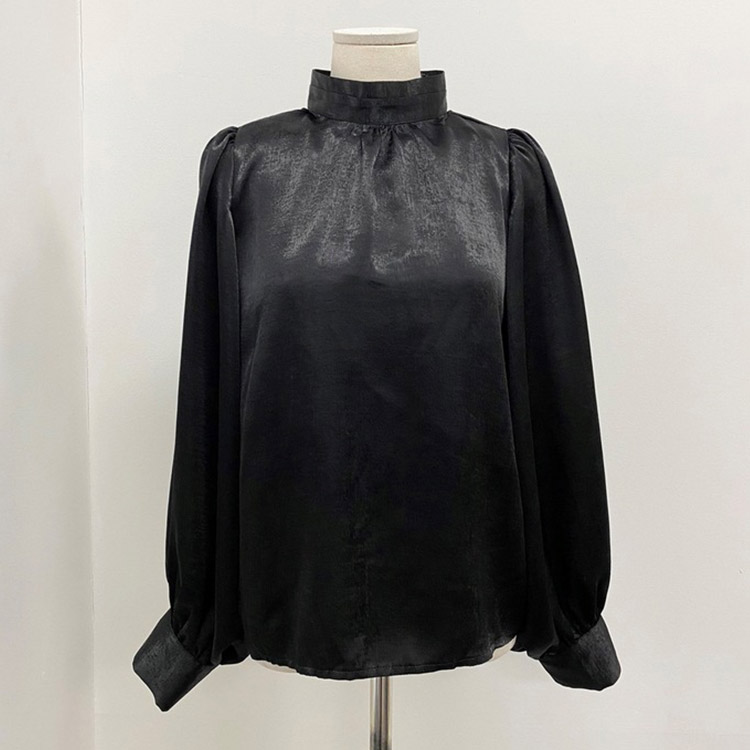 ボリューム袖 ハイネック サテンブラウス