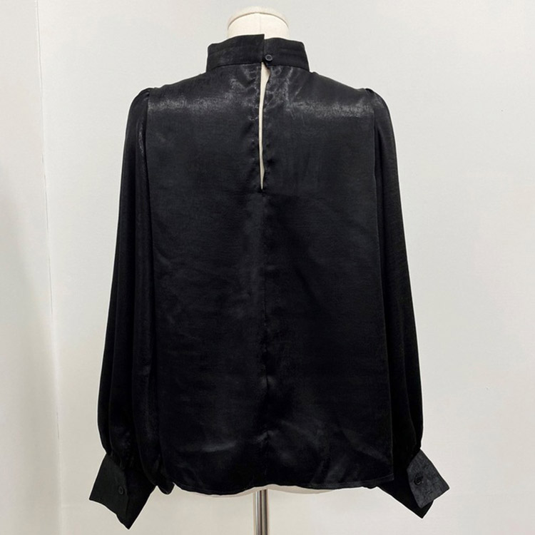ボリューム袖 ハイネック サテンブラウス