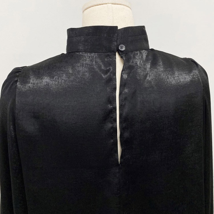 ボリューム袖 ハイネック サテンブラウス