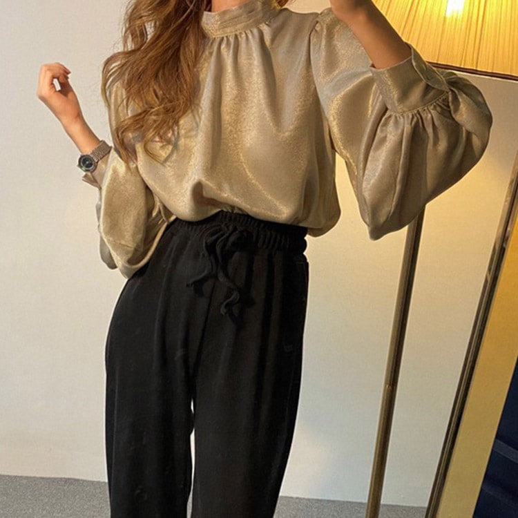 ボリューム袖 ハイネック サテンブラウス