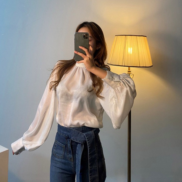 ボリューム袖 ハイネック サテンブラウス