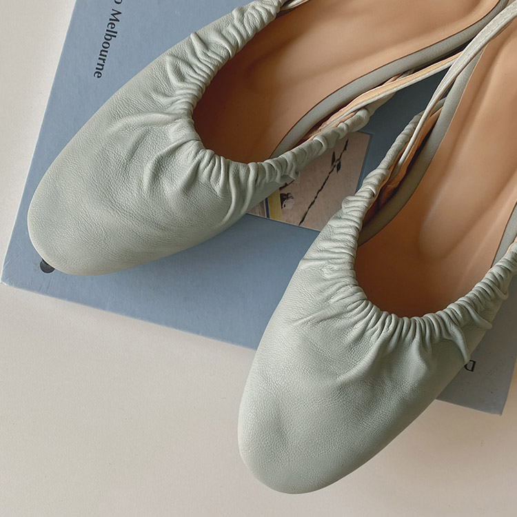 ラウンドトゥ シャーリング ローヒールサンダル