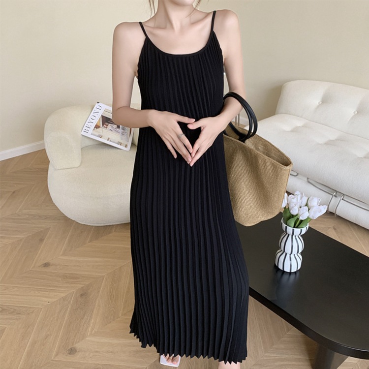 すとんと落ちる プリーツデザイン ロングワンピース