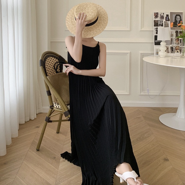 すとんと落ちる プリーツデザイン ロングワンピース