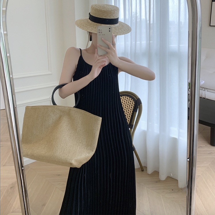 すとんと落ちる プリーツデザイン ロングワンピース