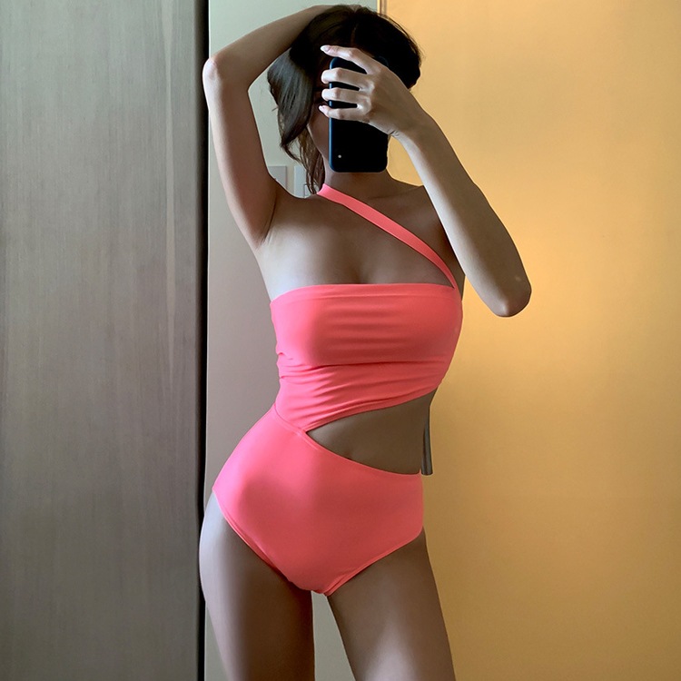 切込み ベアトップ 水着