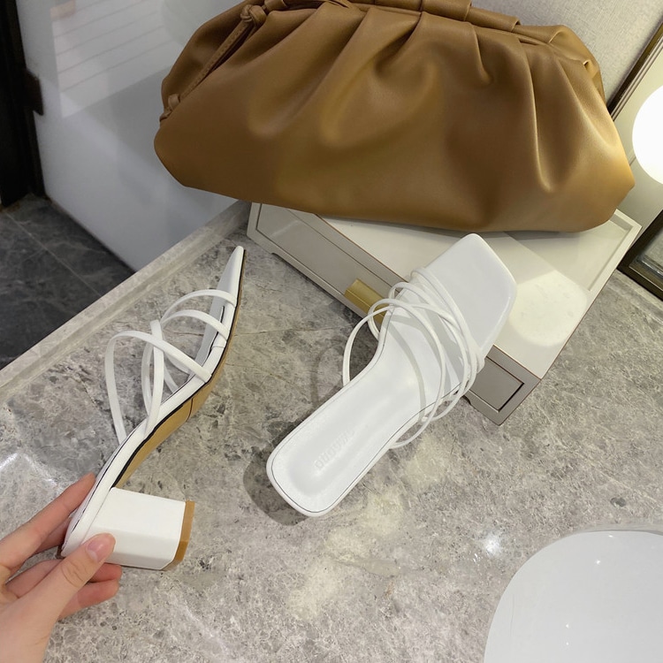 ストリング チャンキーヒール サンダル