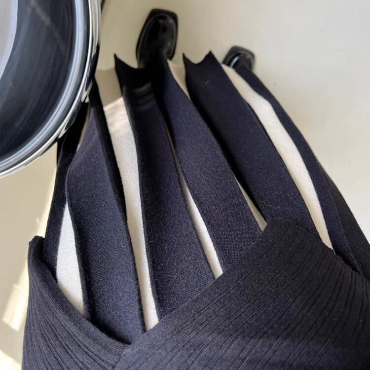 バイカラーストライプ ロング丈 プリーツ ニットスカート