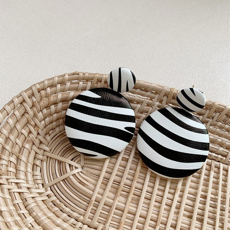 PU レザー 大きめ ゼブラ柄 ピアス