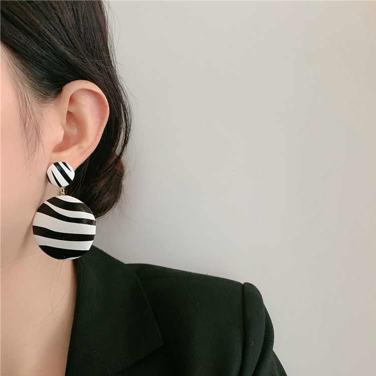 PU レザー 大きめ ゼブラ柄 ピアス