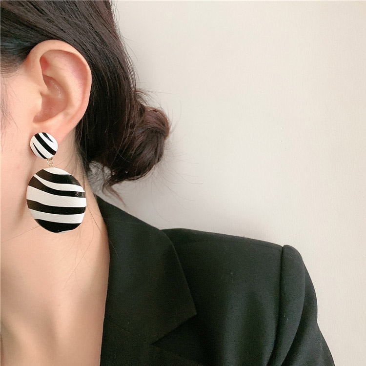 PU レザー 大きめ ゼブラ柄 ピアス