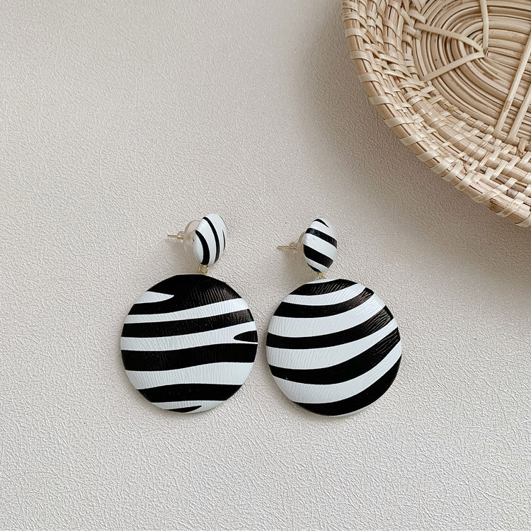 PU レザー 大きめ ゼブラ柄 ピアス